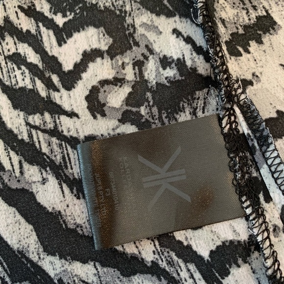 Kim Kardashian blouse - Picture 11 of 13